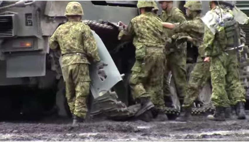 10式戦車の履帯外れと必死の回収作業‼︎ 富士総合火力演習